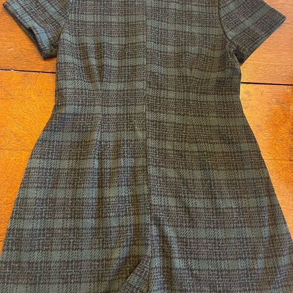 Plaid Short Sleeve Dress with Chain Detail - Picture 5 of 5